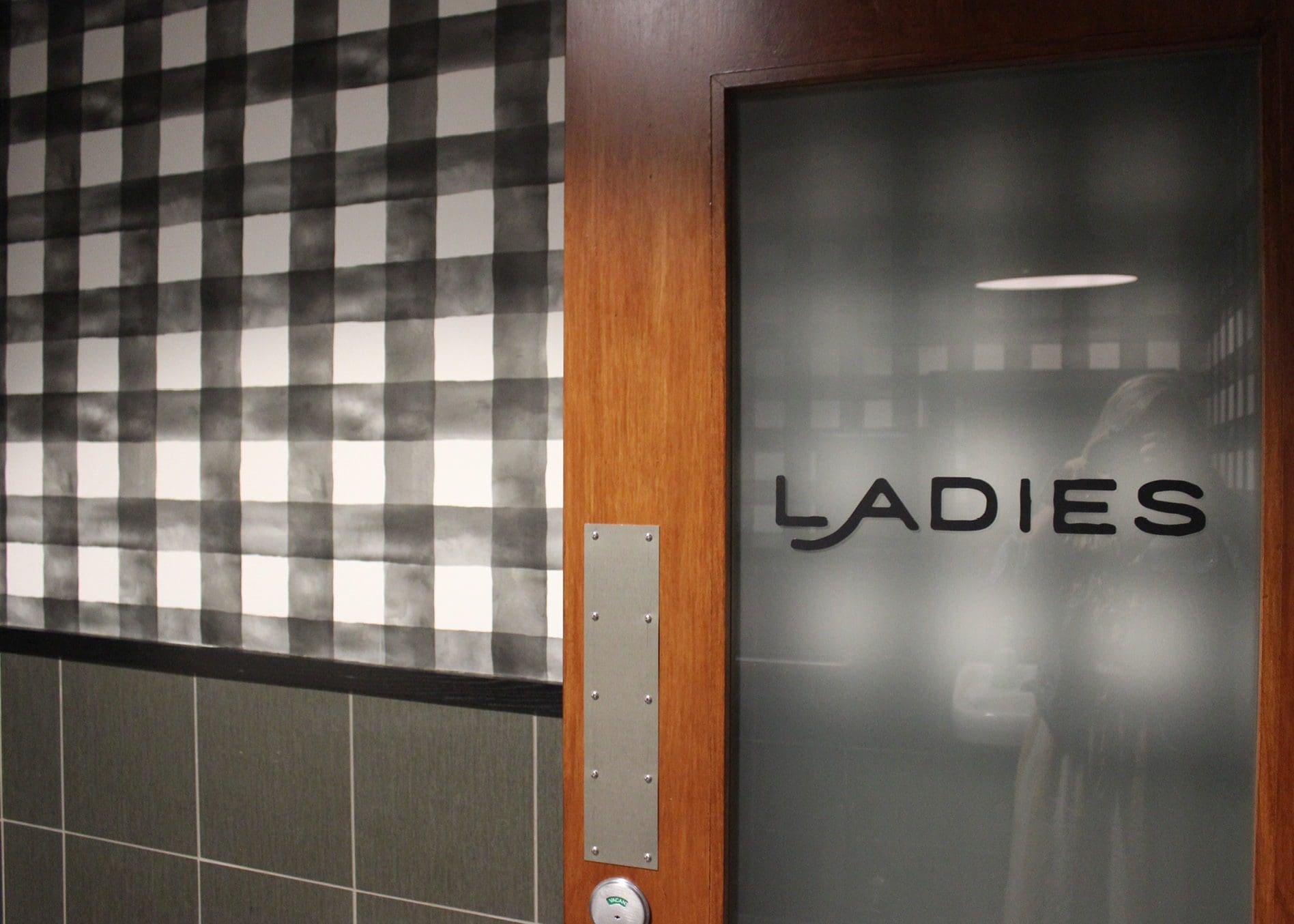 restaurant bathroom design